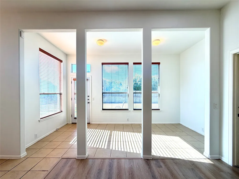 2811 Barco Grand Prairie, TX 75054