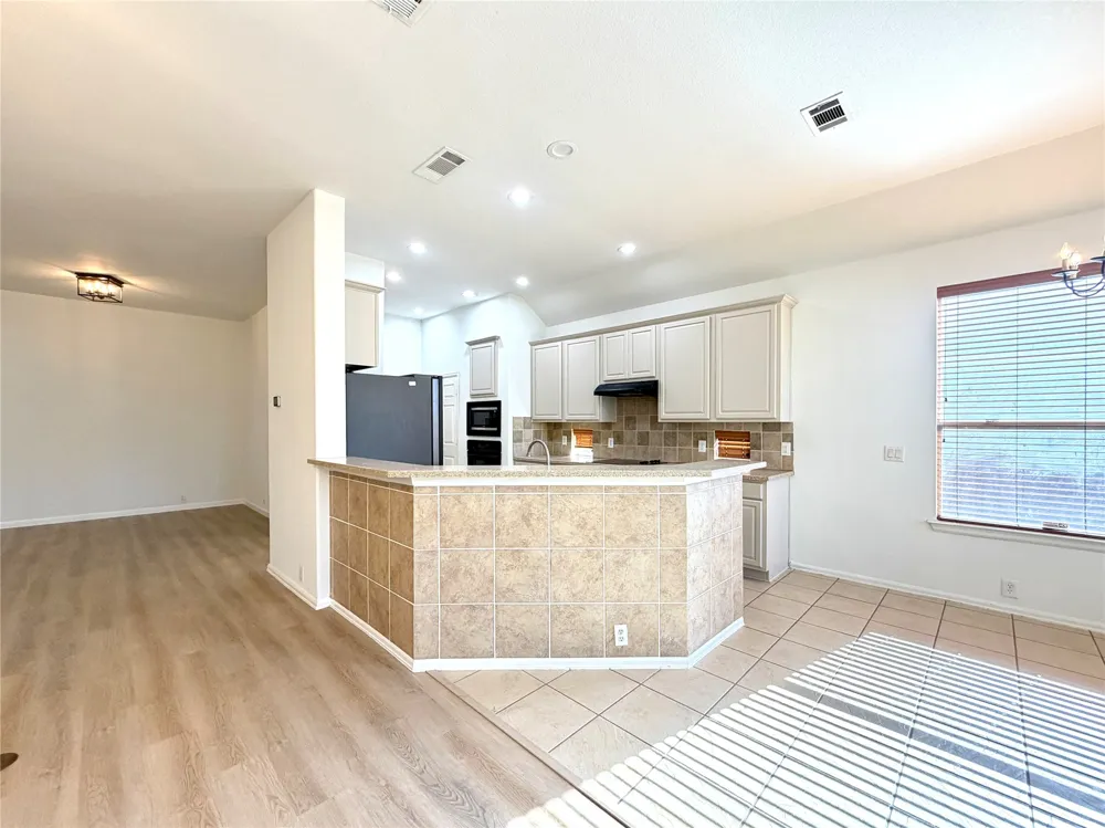 2811 Barco Grand Prairie, TX 75054