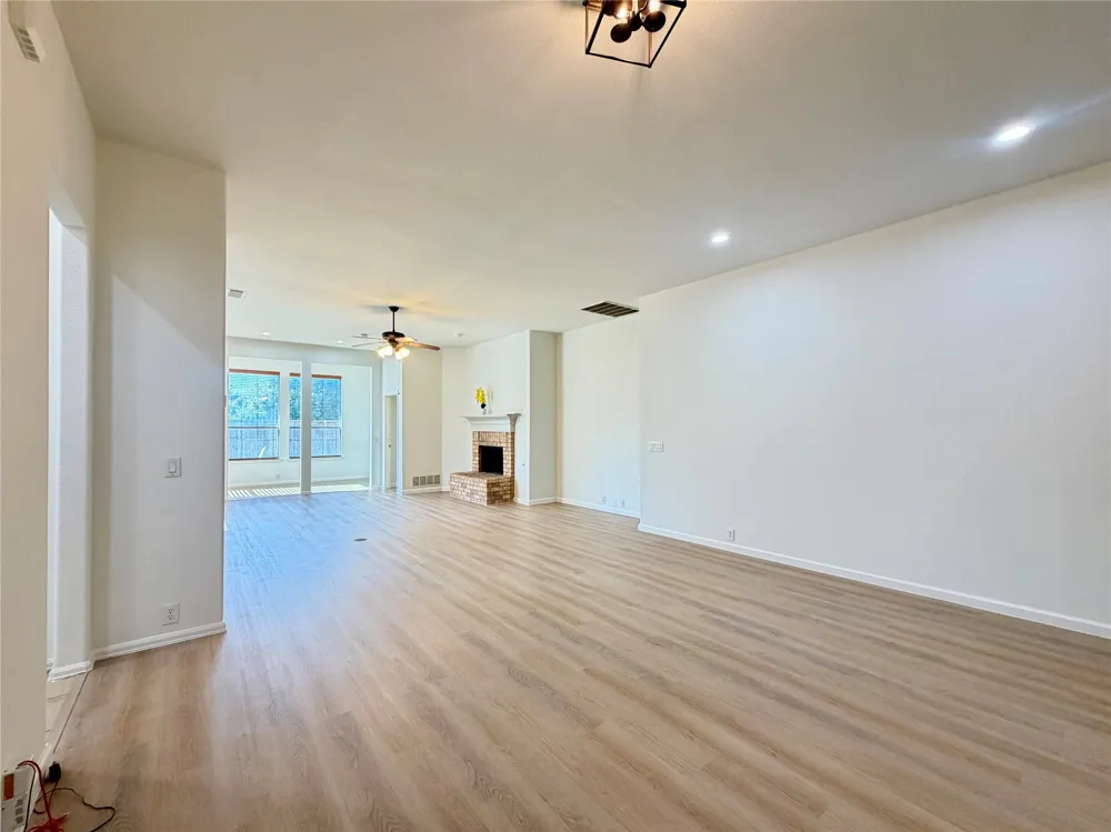 2811 Barco Grand Prairie, TX 75054