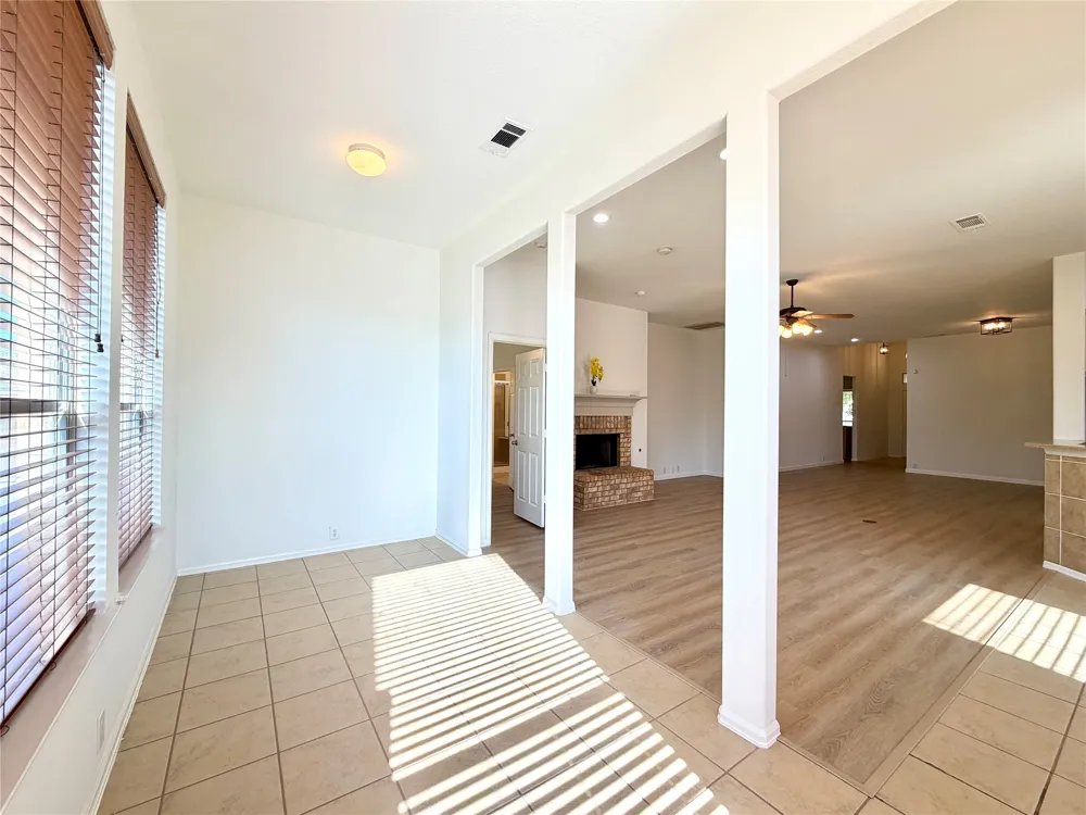 2811 Barco Grand Prairie, TX 75054