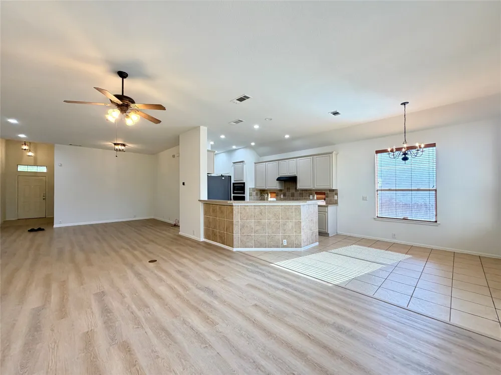 2811 Barco Grand Prairie, TX 75054