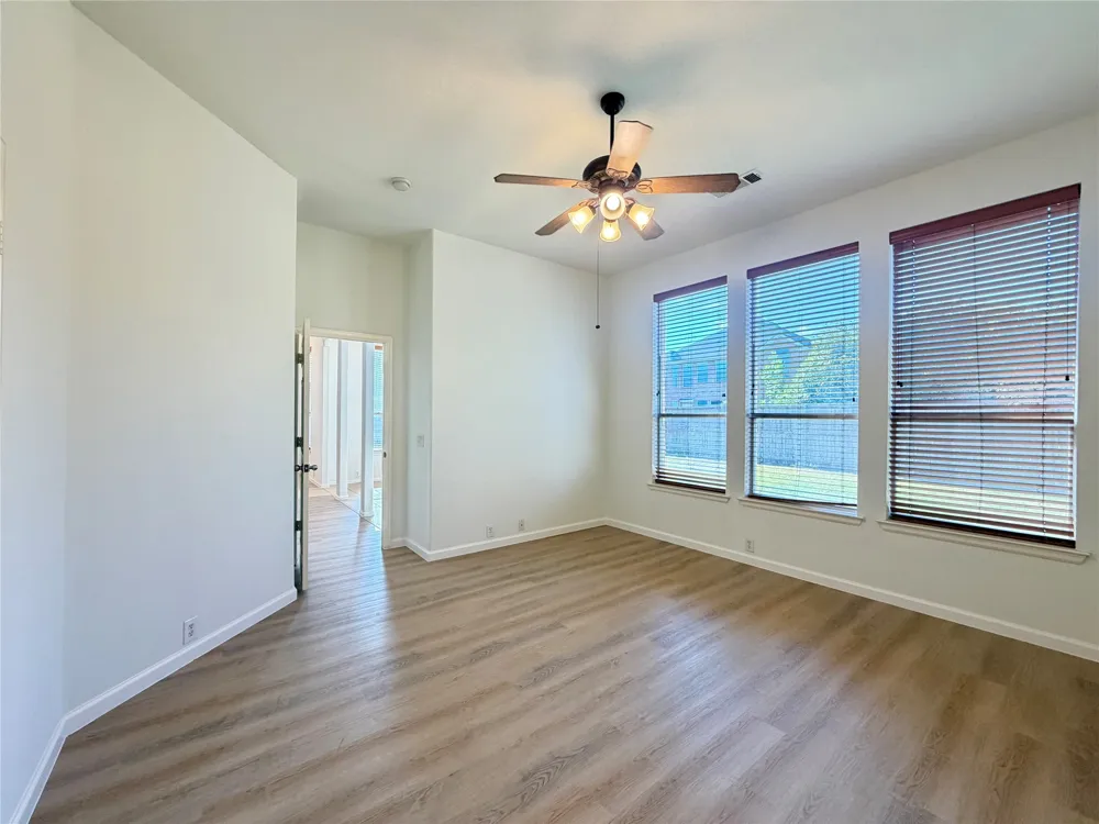 2811 Barco Grand Prairie, TX 75054