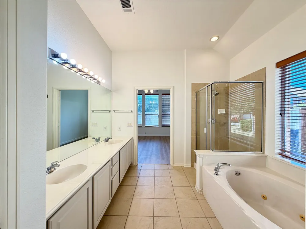 2811 Barco Grand Prairie, TX 75054
