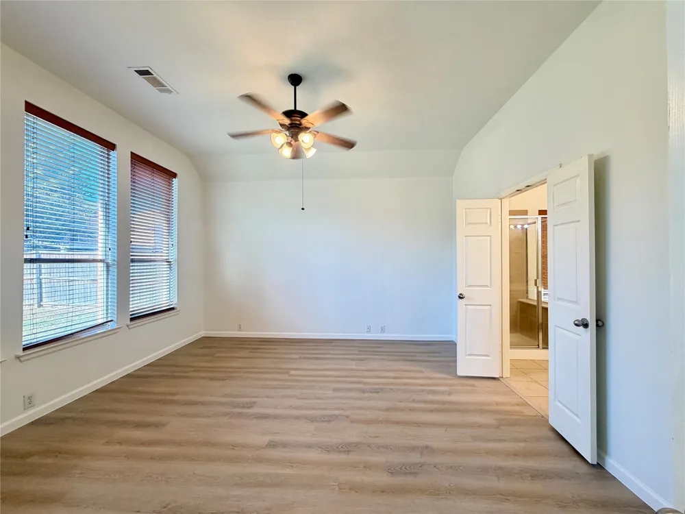 2811 Barco Grand Prairie, TX 75054