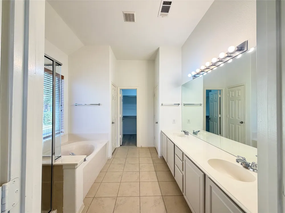 2811 Barco Grand Prairie, TX 75054
