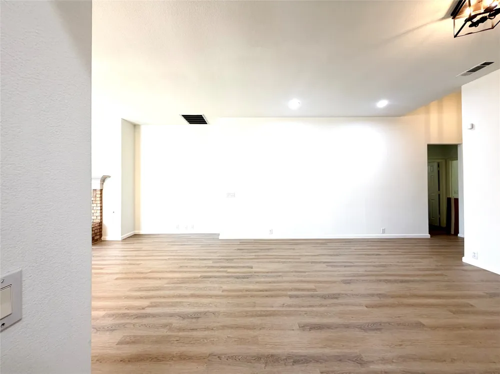 2811 Barco Grand Prairie, TX 75054