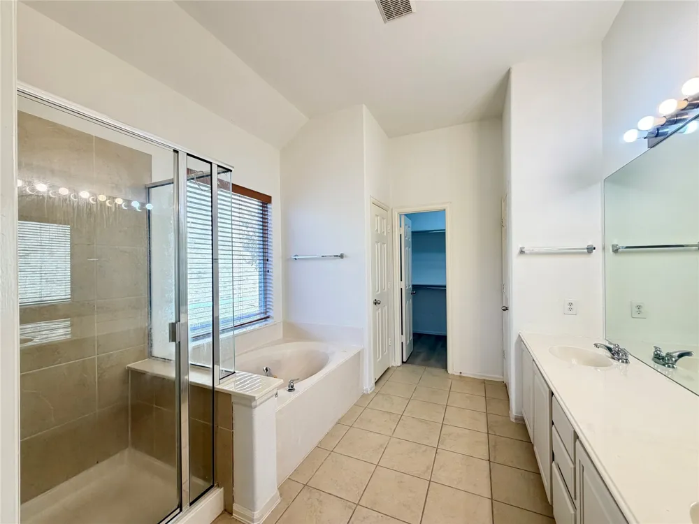 2811 Barco Grand Prairie, TX 75054