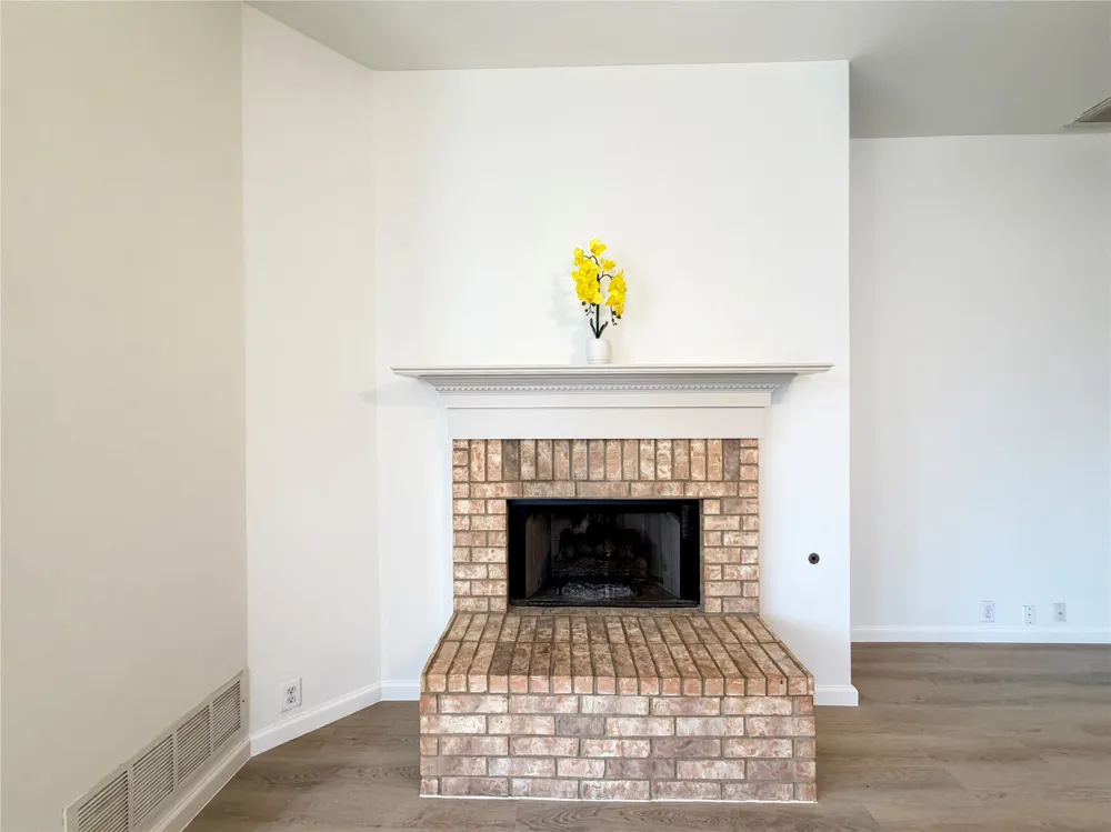 2811 Barco Grand Prairie, TX 75054