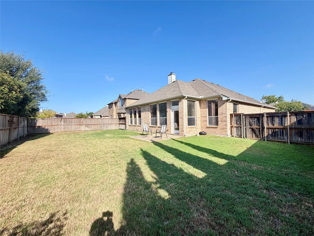 2811 Barco Grand Prairie, TX 75054