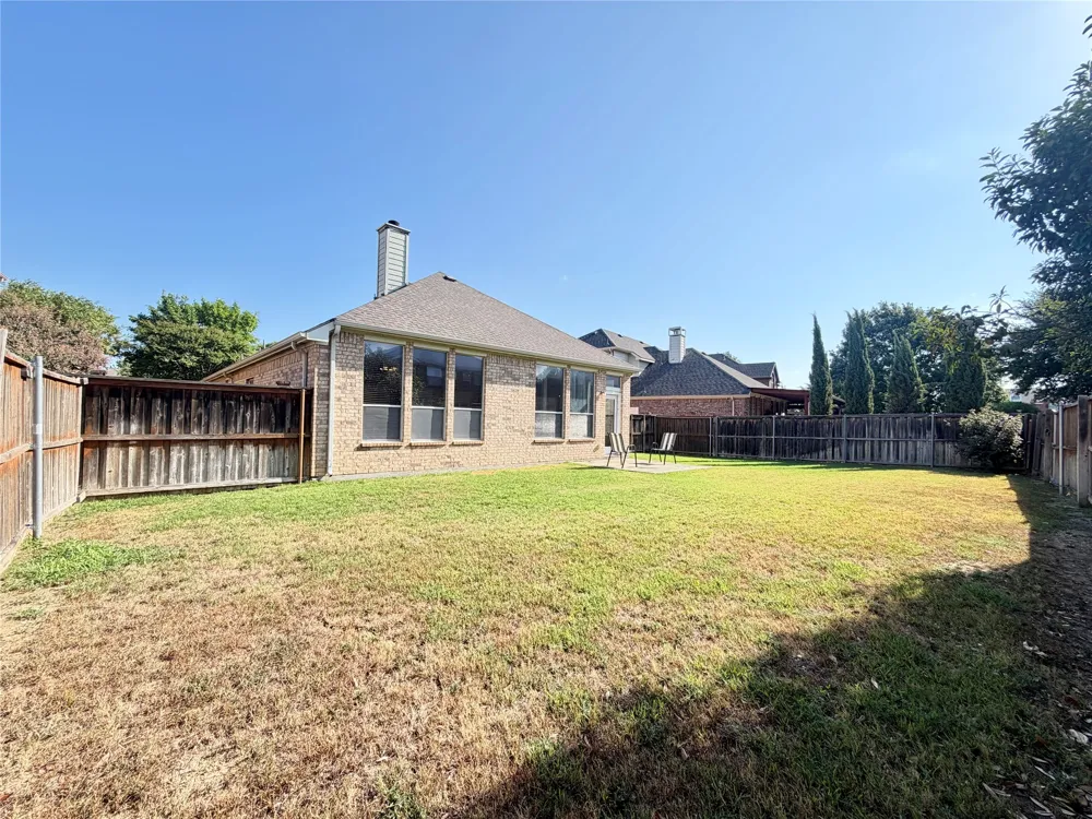 2811 Barco Grand Prairie, TX 75054