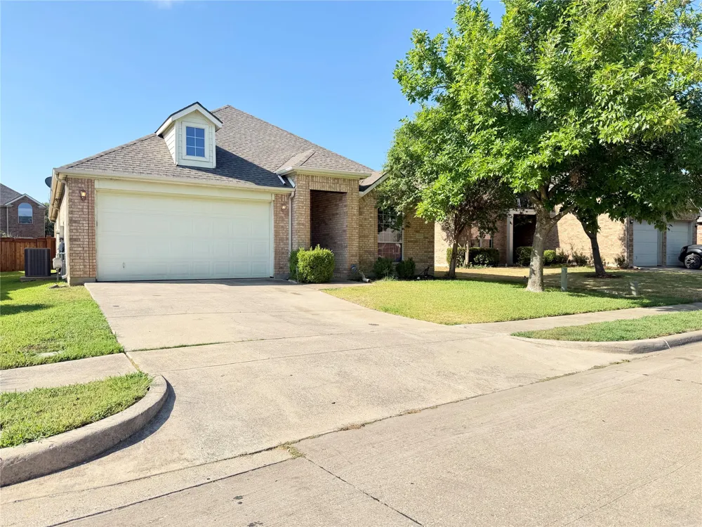2811 Barco Grand Prairie, TX 75054