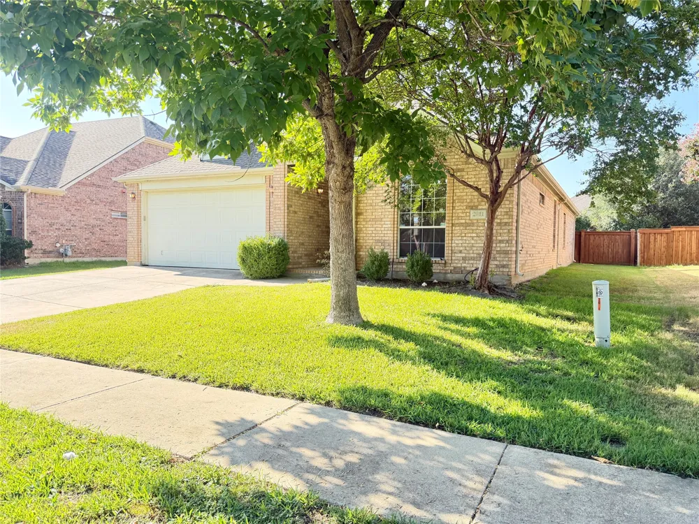 2811 Barco Grand Prairie, TX 75054