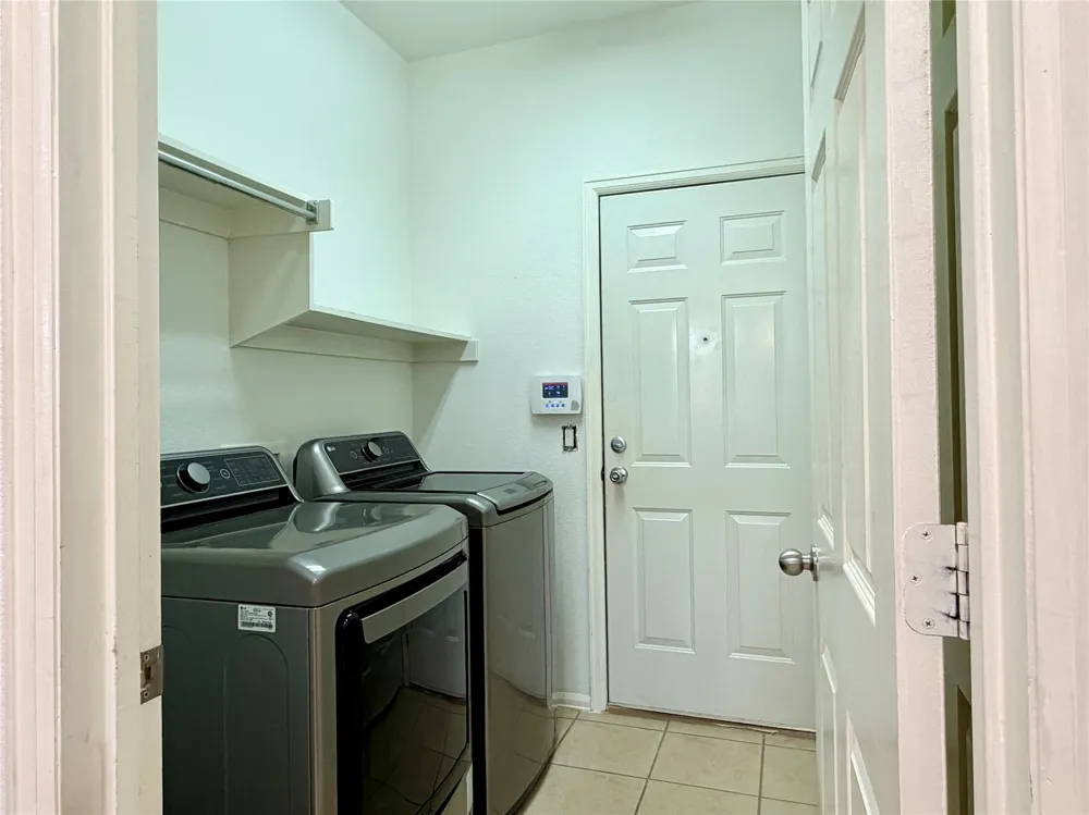2811 Barco Grand Prairie, TX 75054