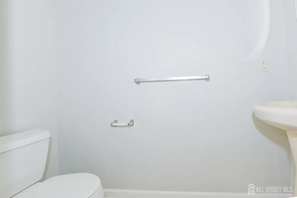 34 Forest Drive Piscataway, NJ 08844