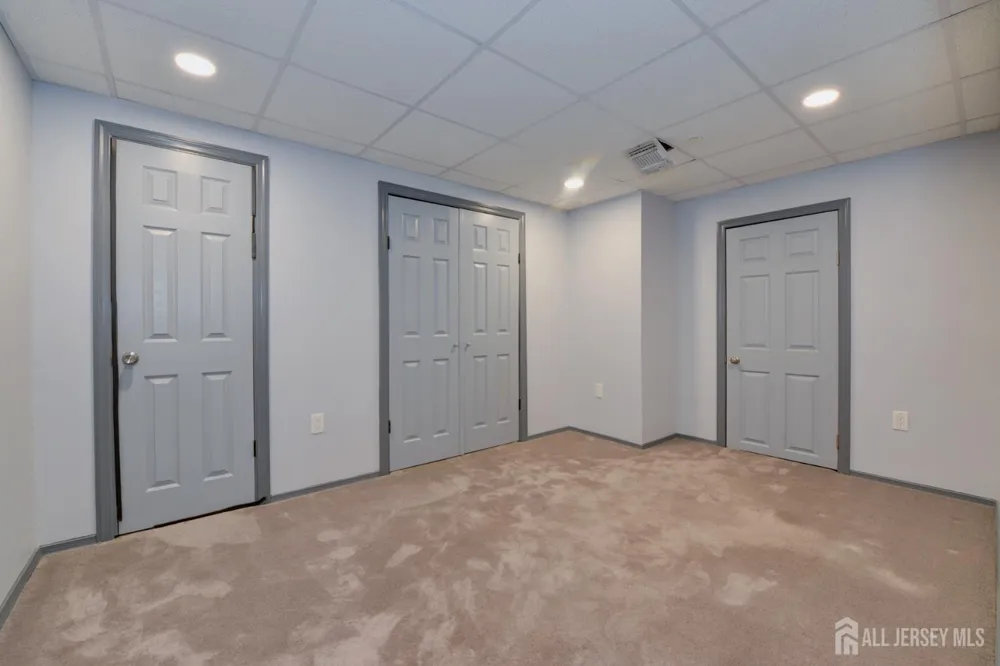 34 Forest Drive Piscataway, NJ 08844
