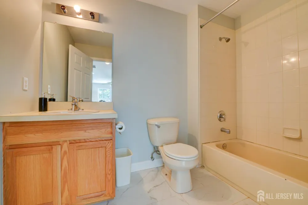 34 Forest Drive Piscataway, NJ 08844