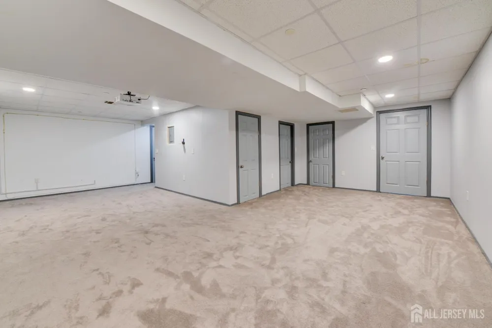 34 Forest Drive Piscataway, NJ 08844