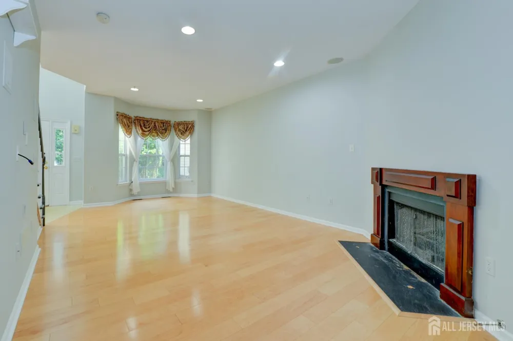 34 Forest Drive Piscataway, NJ 08844