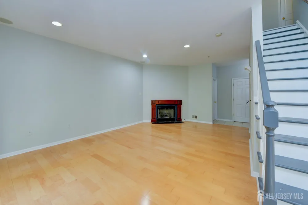 34 Forest Drive Piscataway, NJ 08844