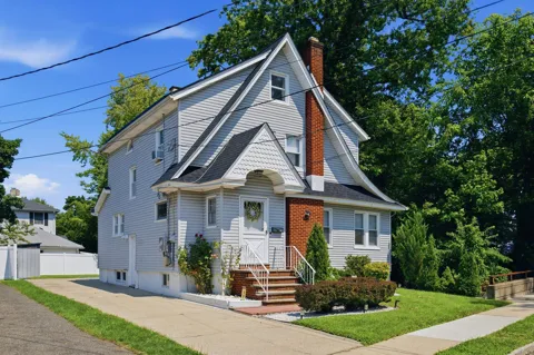 38 SHADYSIDE AVE