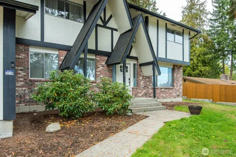 2730 Iroquois Drive