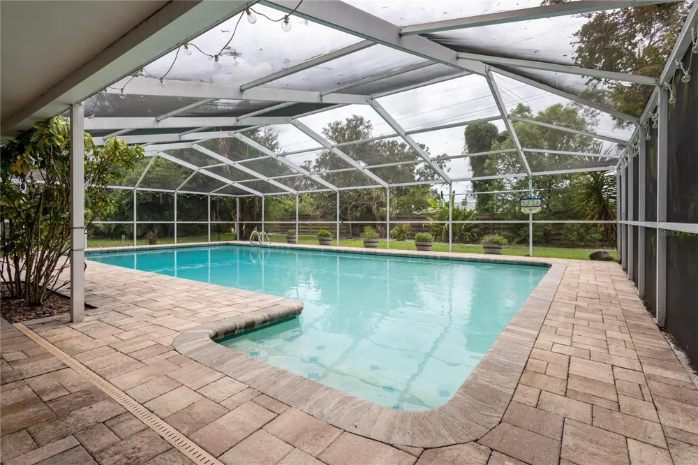 615 VALLE VISTA DRIVE Brandon, FL 33511