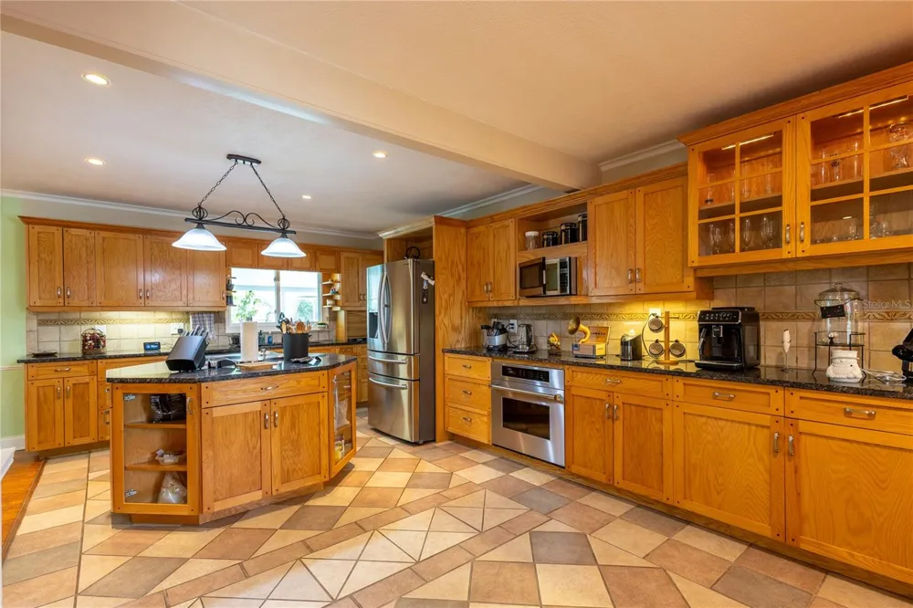 615 VALLE VISTA DRIVE Brandon, FL 33511