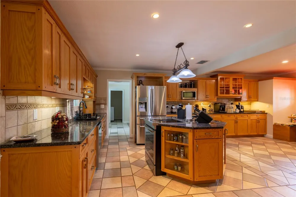 615 VALLE VISTA DRIVE Brandon, FL 33511
