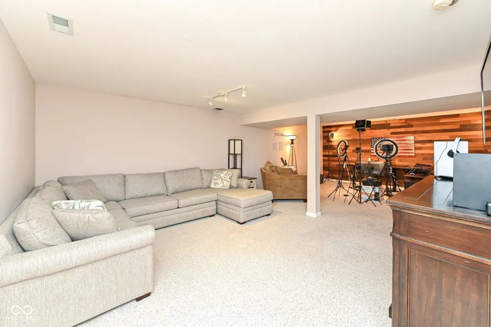 19388 Golden Meadow Way Noblesville, IN 46060