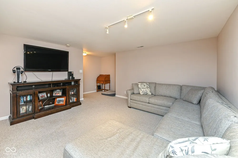 19388 Golden Meadow Way Noblesville, IN 46060