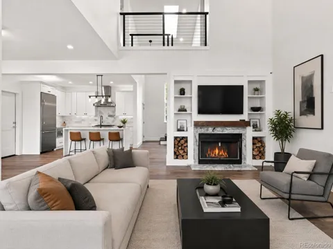 10 Three Lakes Court
