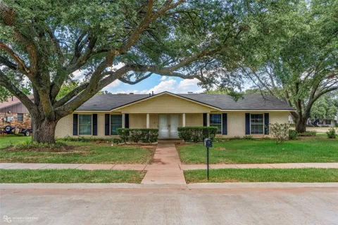 400 Plaza Circle