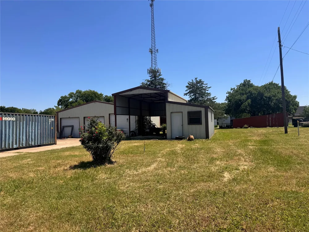 8208 Pearl Street Lillian, TX 76061