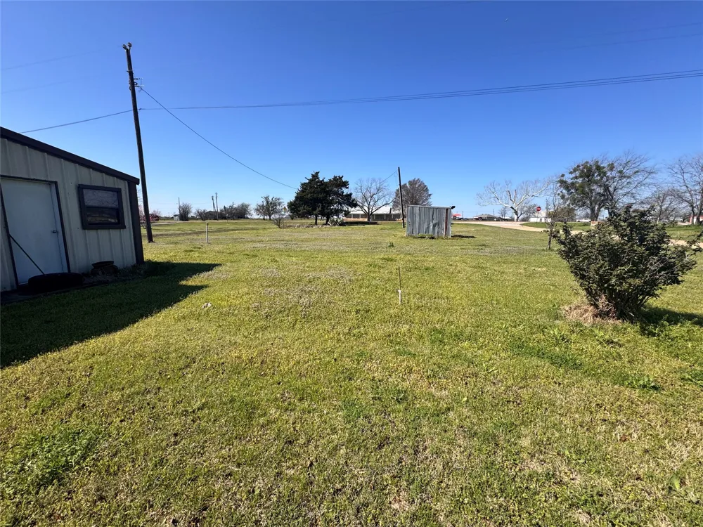 8208 Pearl Street Lillian, TX 76061