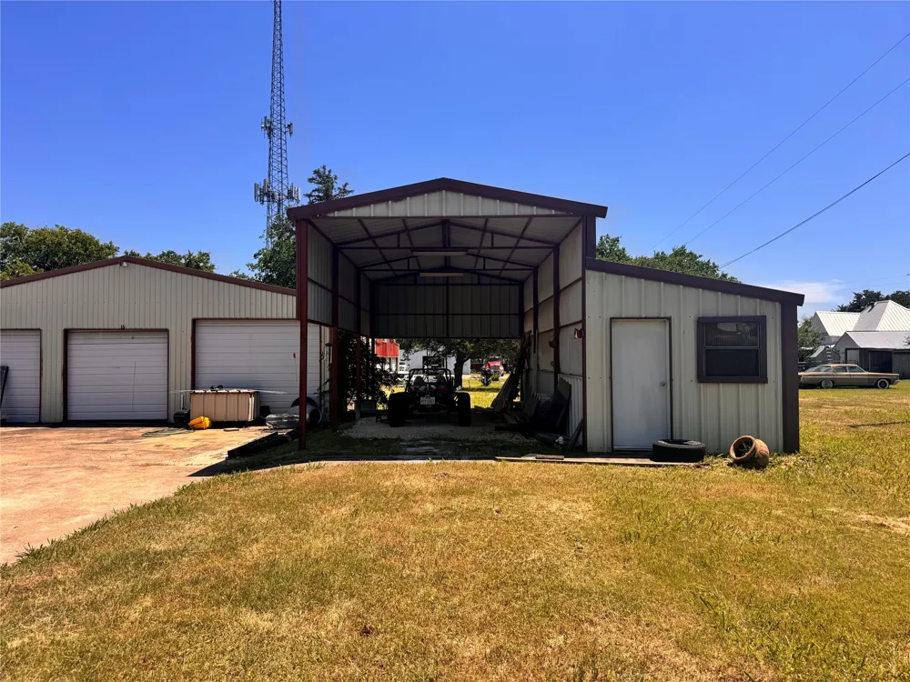 8208 Pearl Street Lillian, TX 76061