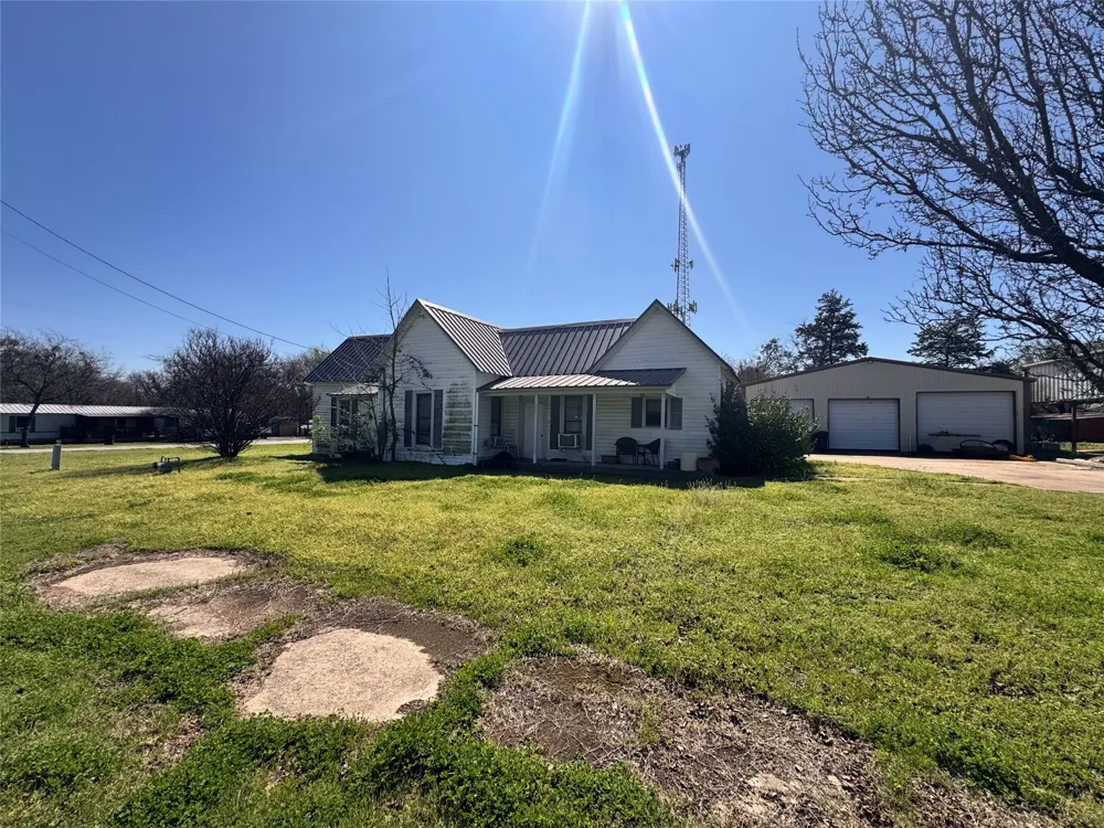 8208 Pearl Street Lillian, TX 76061