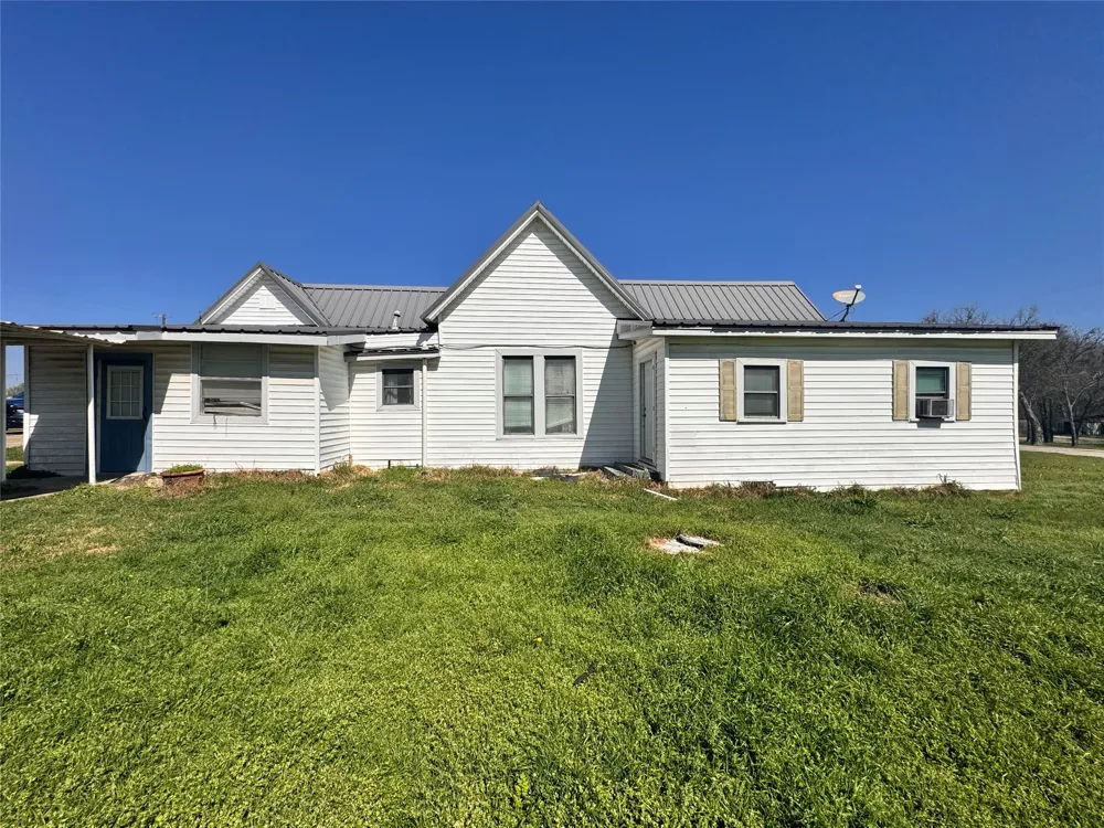 8208 Pearl Street Lillian, TX 76061