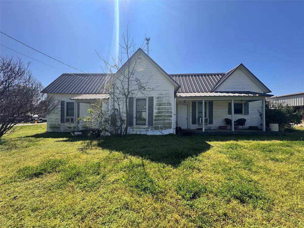 8208 Pearl Street Lillian, TX 76061
