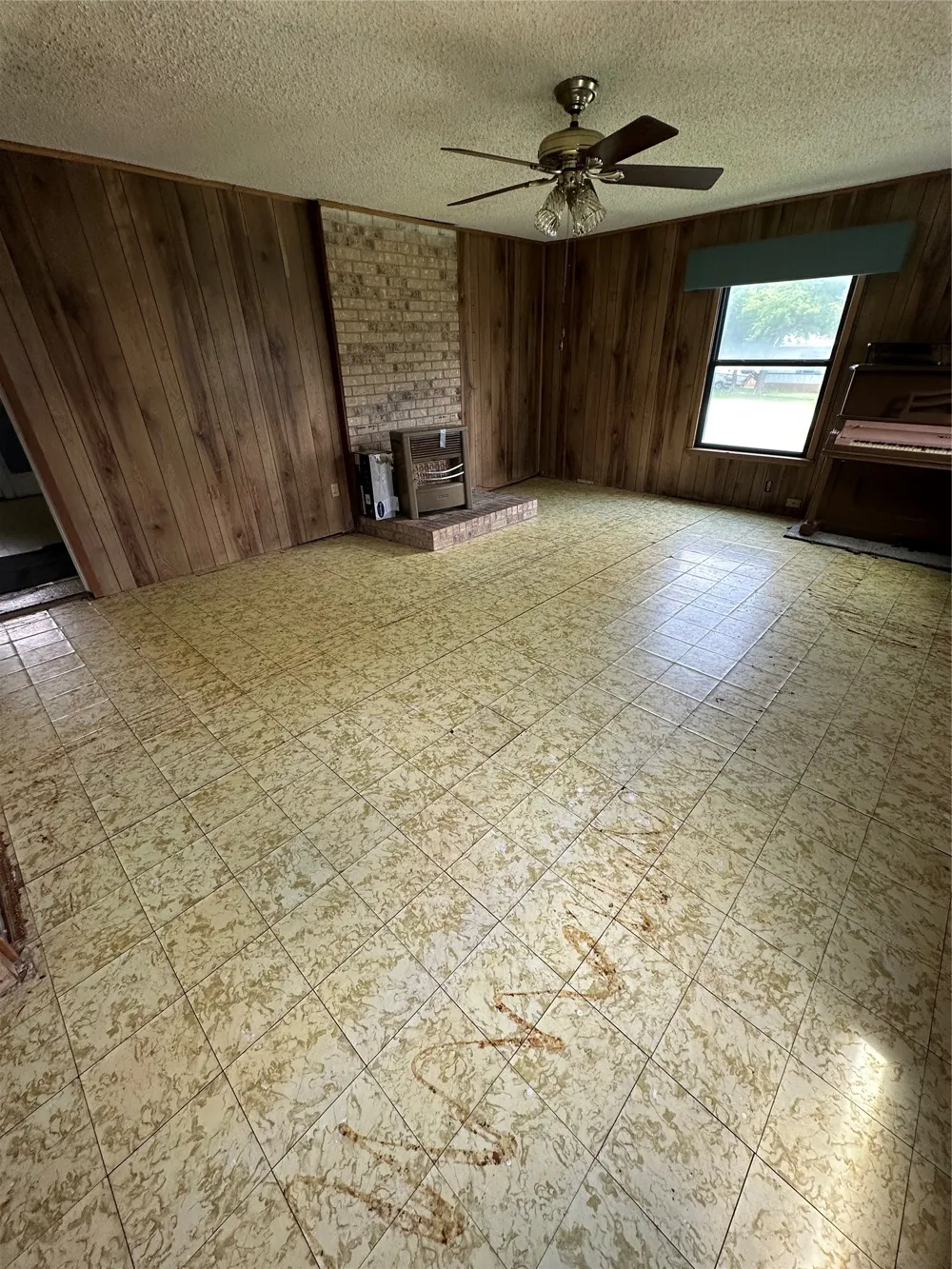 8208 Pearl Street Lillian, TX 76061
