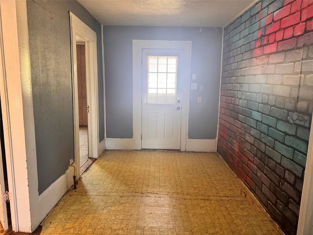 8208 Pearl Street Lillian, TX 76061