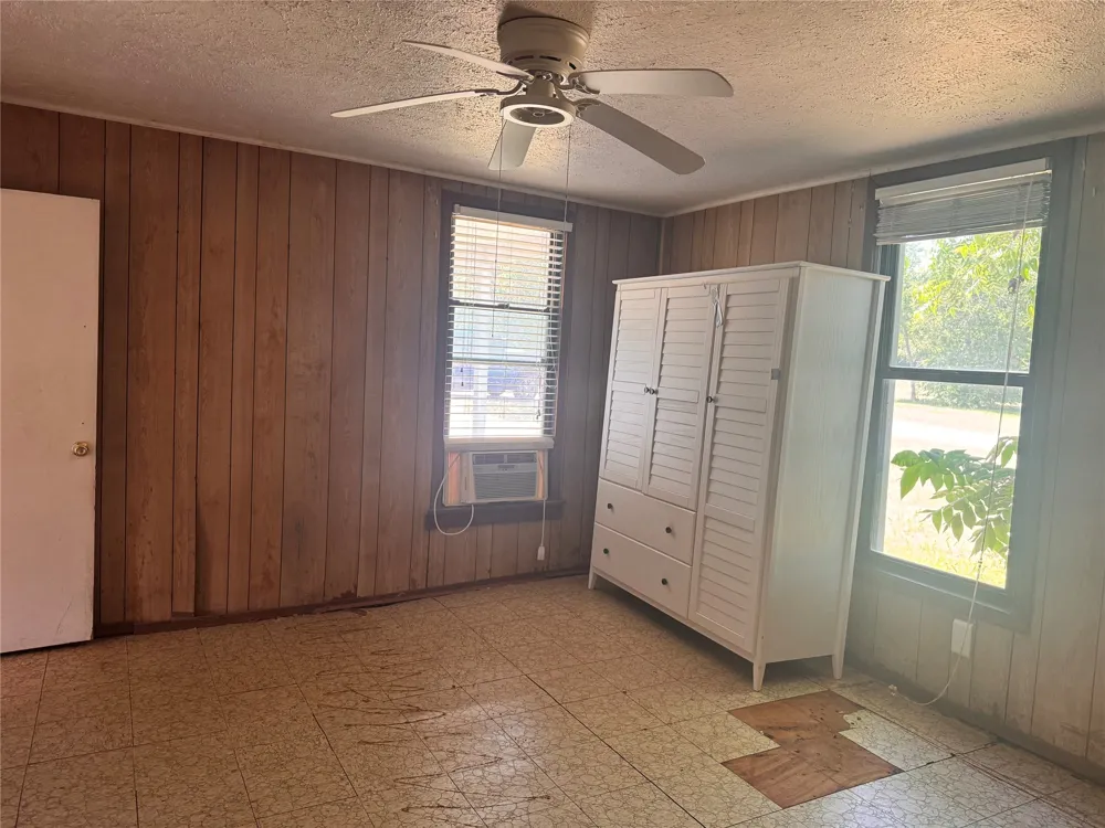 8208 Pearl Street Lillian, TX 76061