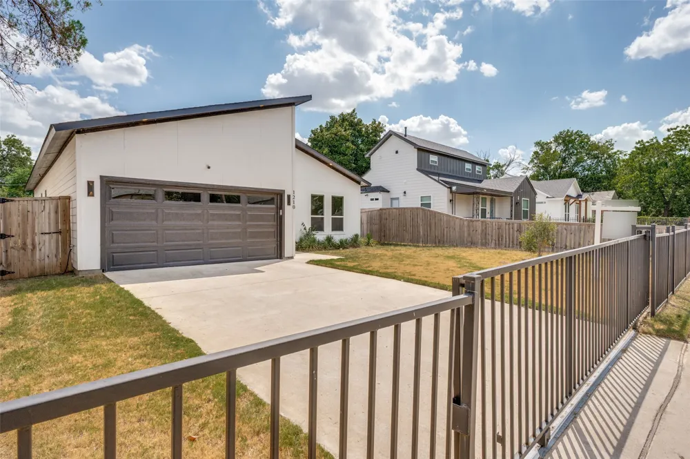 1210 Morrell Avenue Dallas, TX 75203