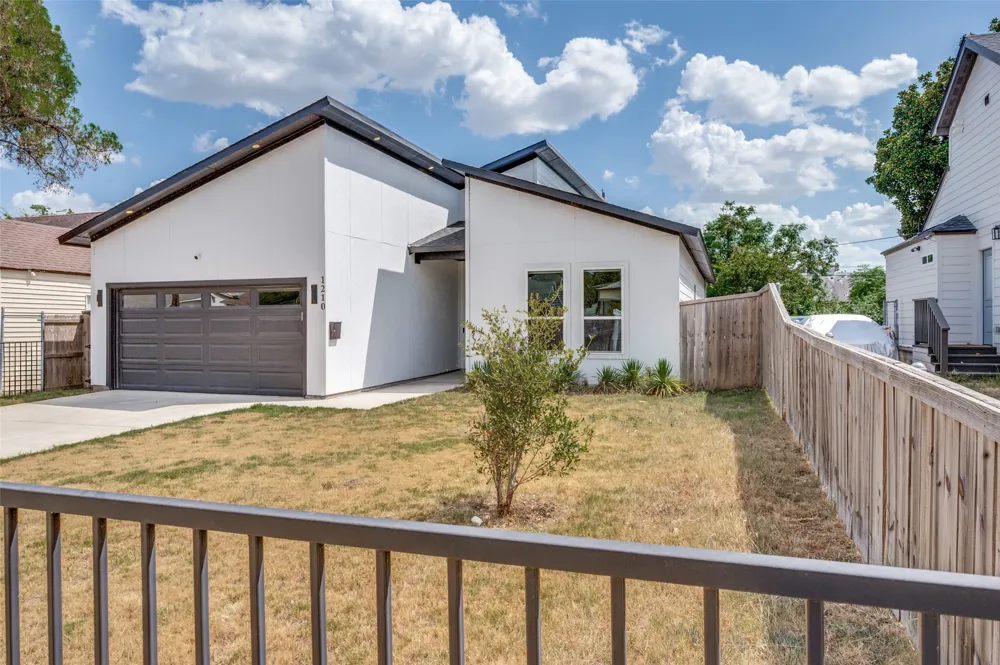 1210 Morrell Avenue Dallas, TX 75203
