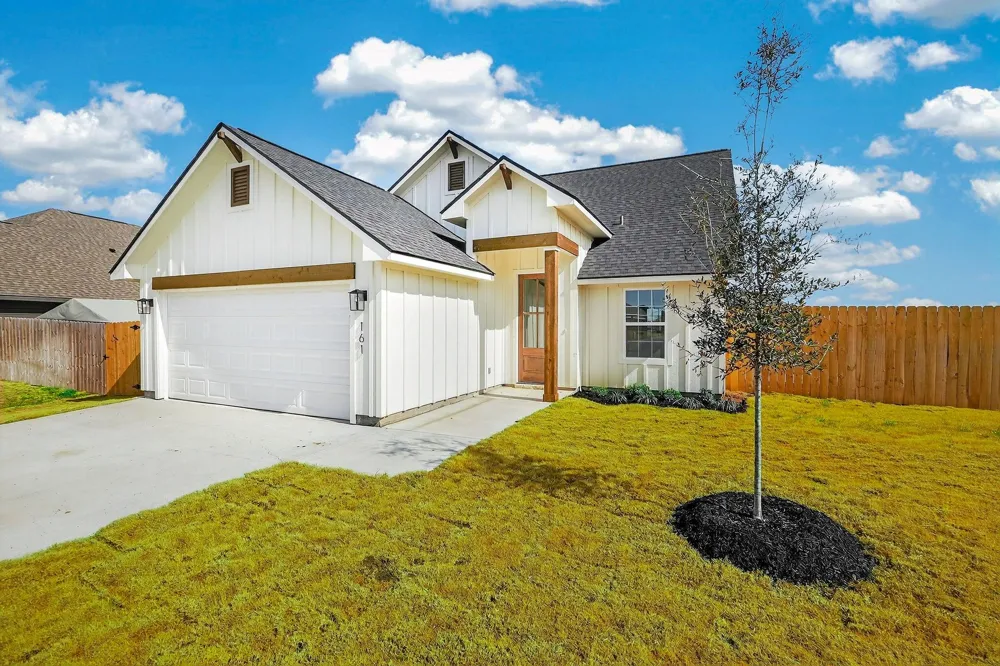 161 Turnrow Cove Snook, TX 77879
