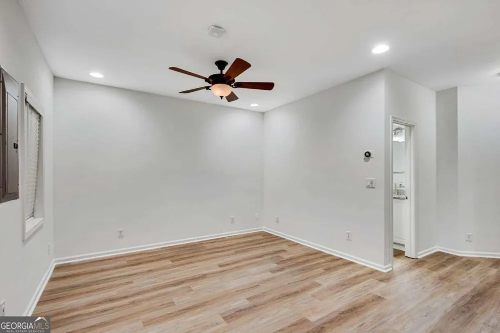 1806 Waters Edge TRL Roswell, GA 30075