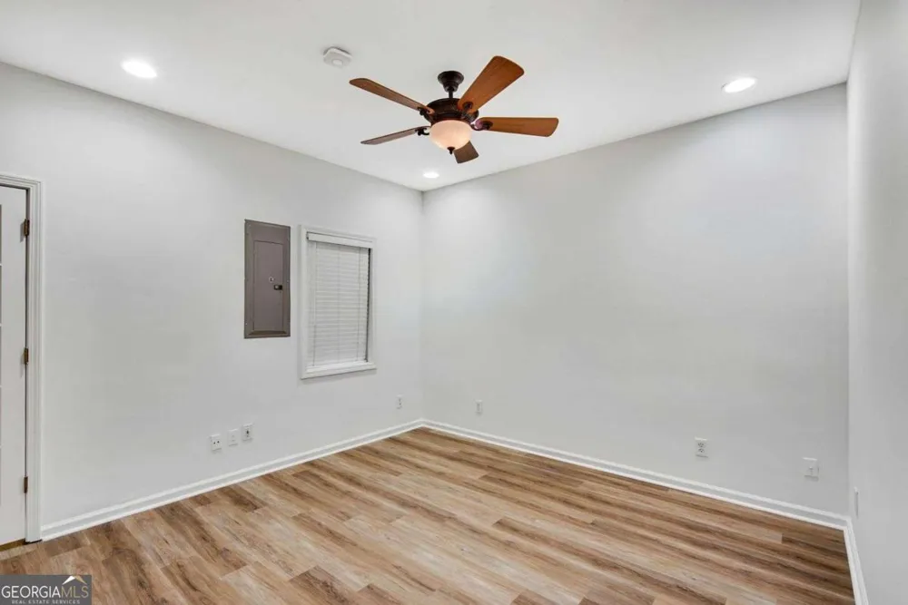 1806 Waters Edge TRL Roswell, GA 30075