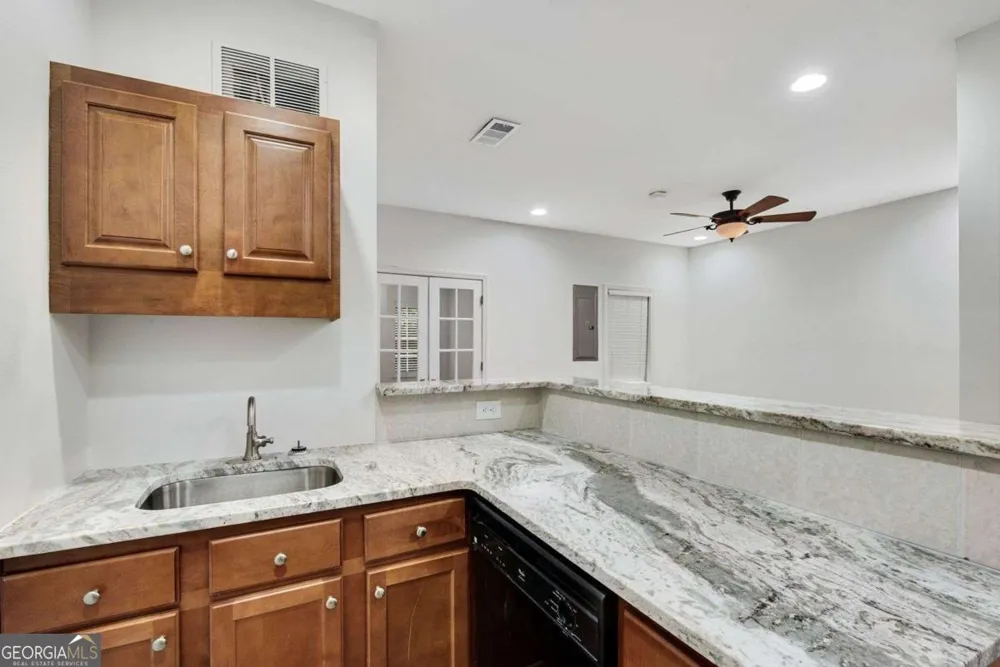 1806 Waters Edge TRL Roswell, GA 30075
