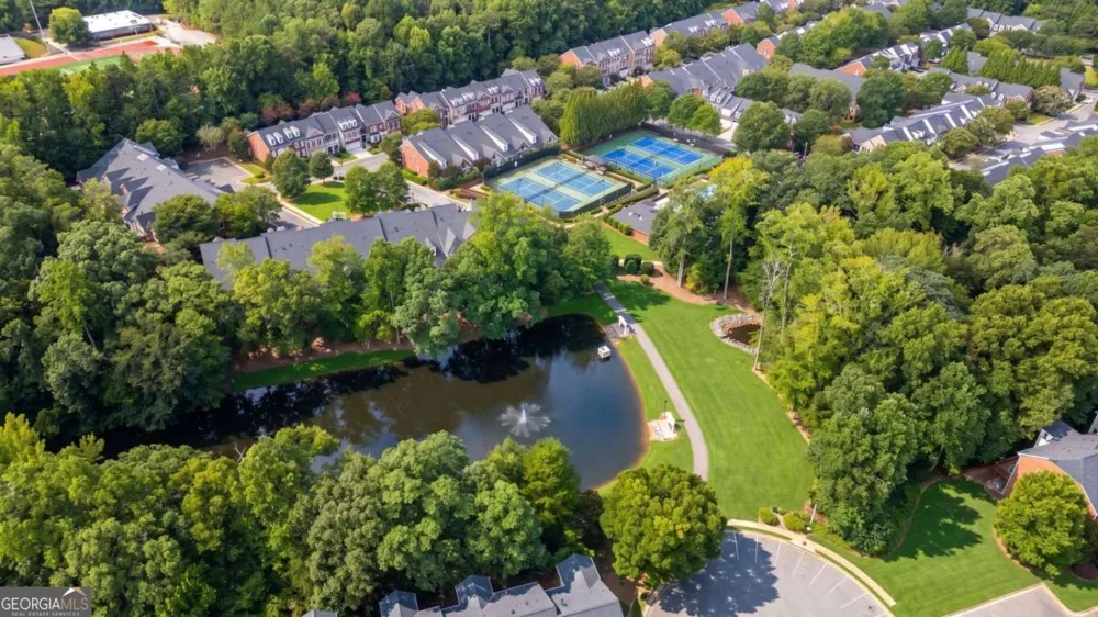 1806 Waters Edge TRL Roswell, GA 30075