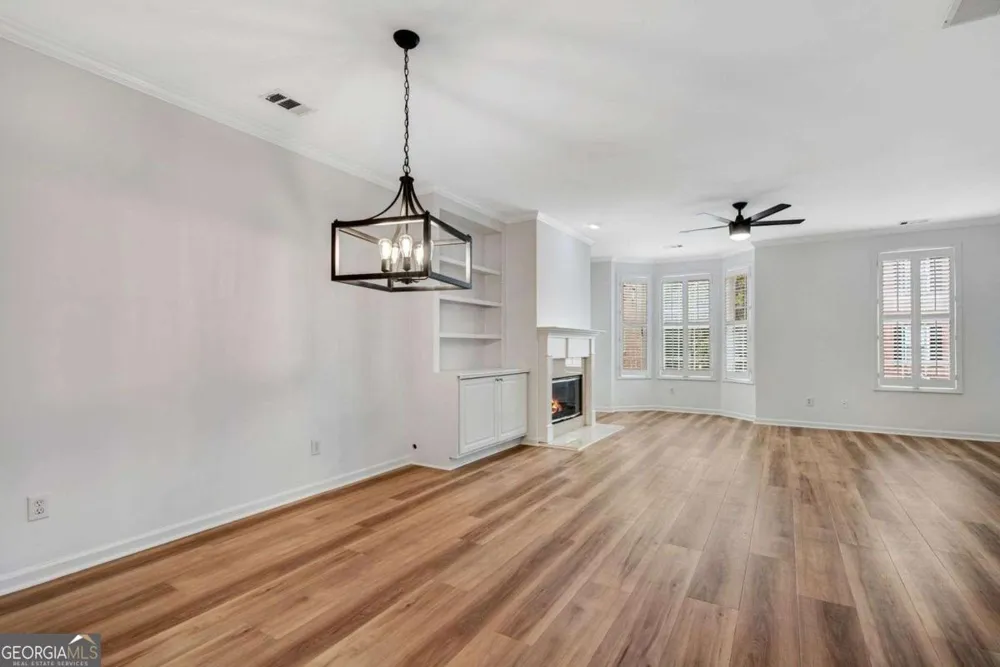 1806 Waters Edge TRL Roswell, GA 30075