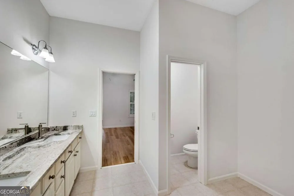 1806 Waters Edge TRL Roswell, GA 30075